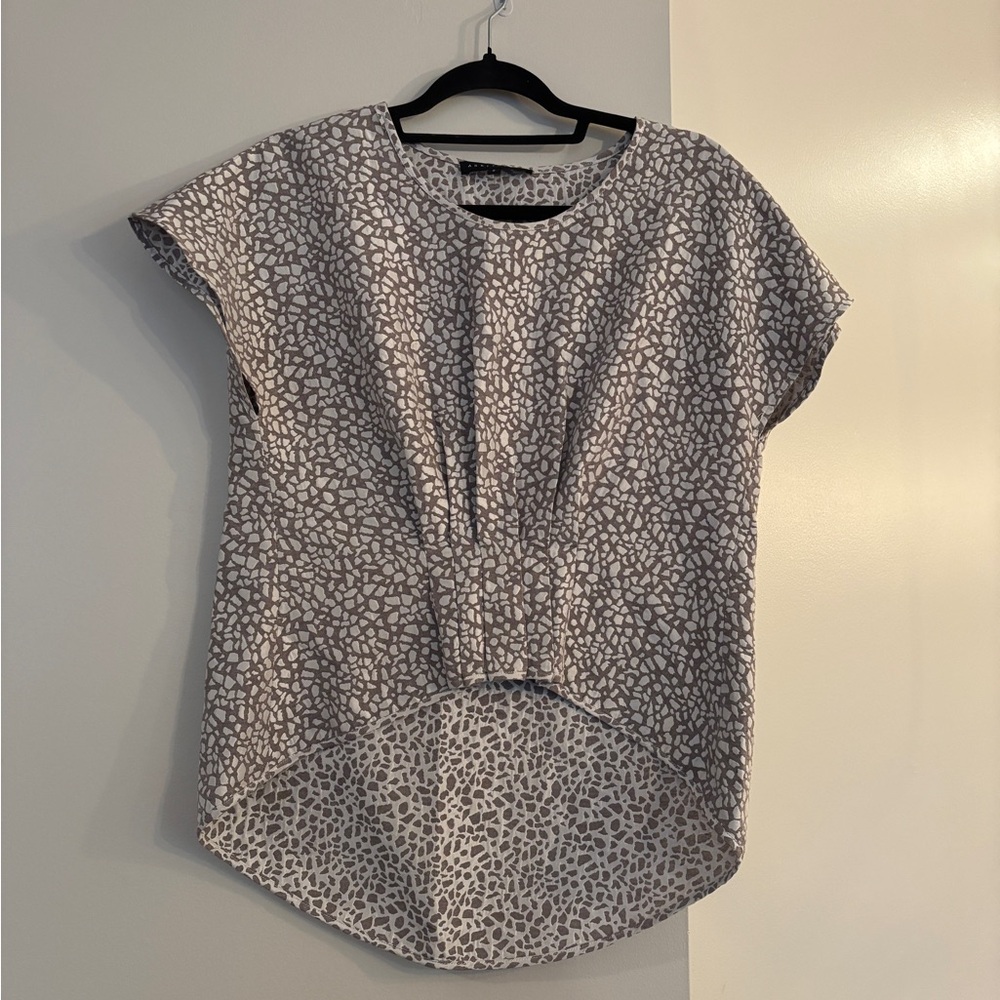 Chic Gray Patterned Women's Top - Picture 3 of 3